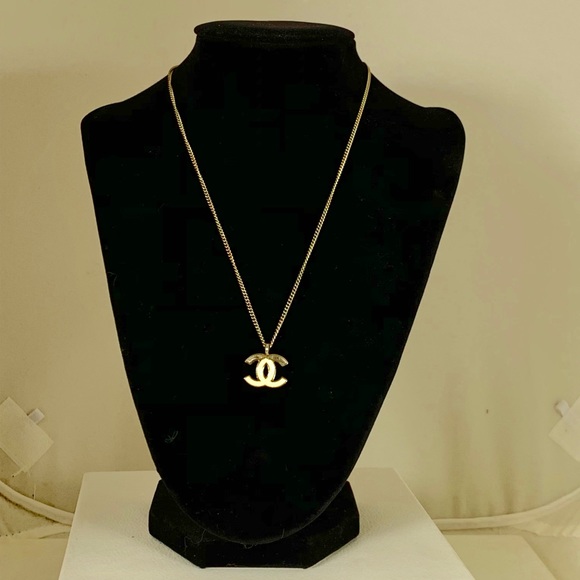 Chanel CC White Enamel Pendant Necklace - Picture 5 of 6